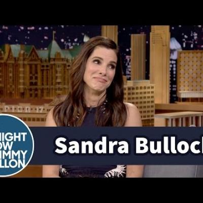 O γιος της Sandra Bullock την έβαλε να ντυθεί σεξι Batgirl