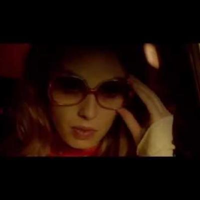Πρώτο ακατάλληλο trailer για το «The Lady In The Car With Glasses And A Gun»