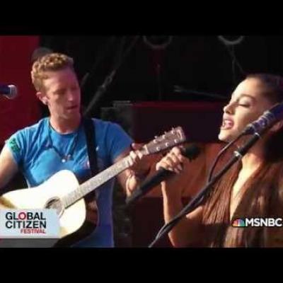 Coldplay & Ariana Grande μαζί on stage