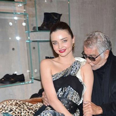 Φιλάκια και... αγκαλίτσες η Miranda Kerr και ο Roberto Cavalli!