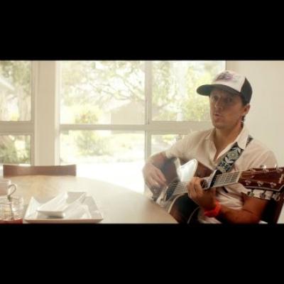 Δείτε το καινούριο βιντεο κλιπ του Jason Mraz για το Hello, You Beautiful Thing!