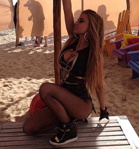 Carmen Electra: Τα έδωσε όλα σε πριβέ πάρτι στην Punta del Este