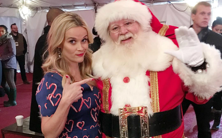 H Reese Witherspoon αγαπάει πολύ τα Χριστούγεννα