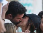 Το «καυτό» φιλί ζευγαριού της Ελληνικής showbiz στην Μύκονο