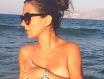 Χαμός στο διαδίκτυο για την topless φωτογραφία της Αγγελικής Δαλιάνη! 
