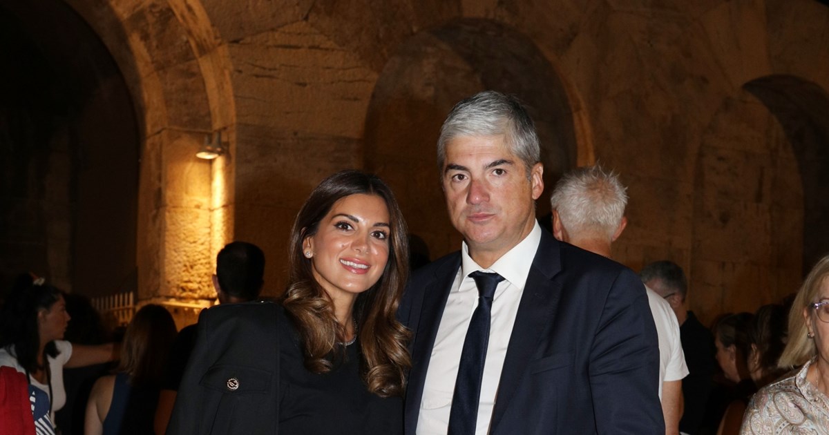 Σταματίνα Τσιμτσιλή - Θέμης Σοφός: Η κομψή εμφάνιση στο Ηρώδειο 