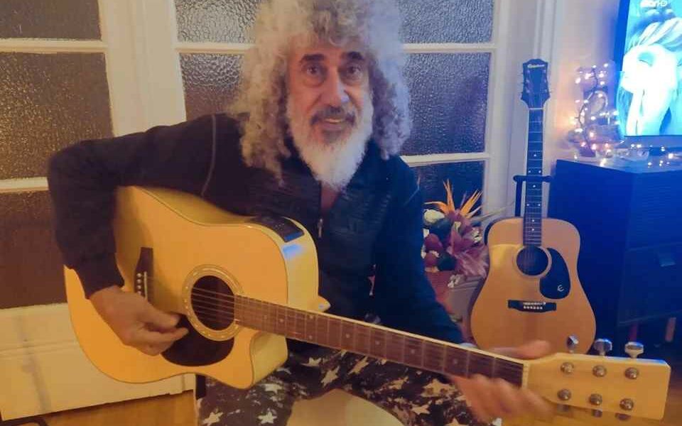 Συνελήφθη ο Γιάννης Γιοκαρίνης: Κατηγορείται για ενδοοικογενειακή βία 