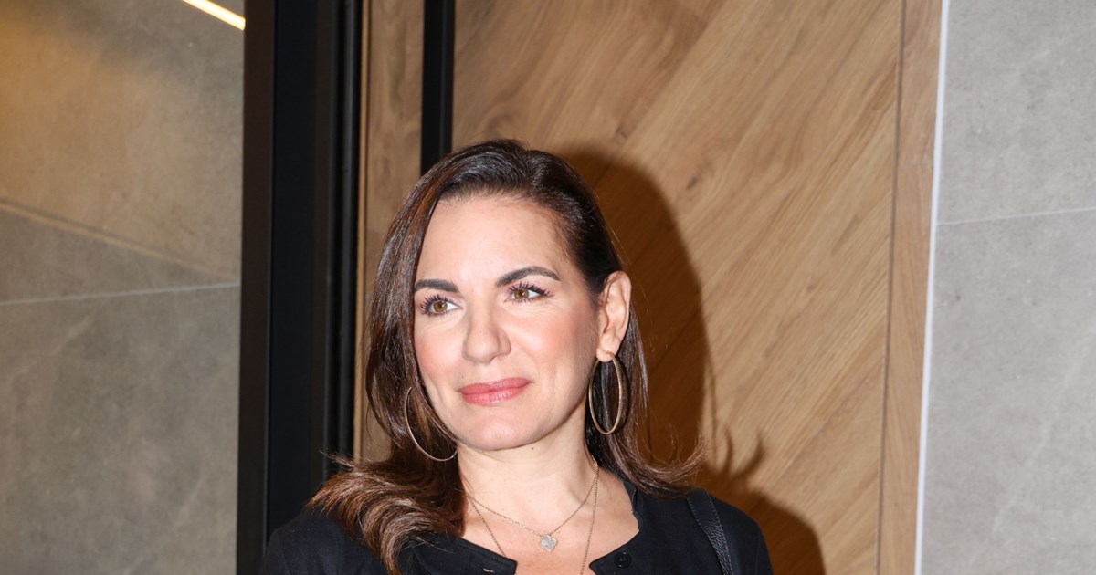 Ολγα Κεφαλογιάννη: Κομψή με total black, στην πρεμιέρα της παράστασης που σκηνοθετεί ο Μαρκουλάκης