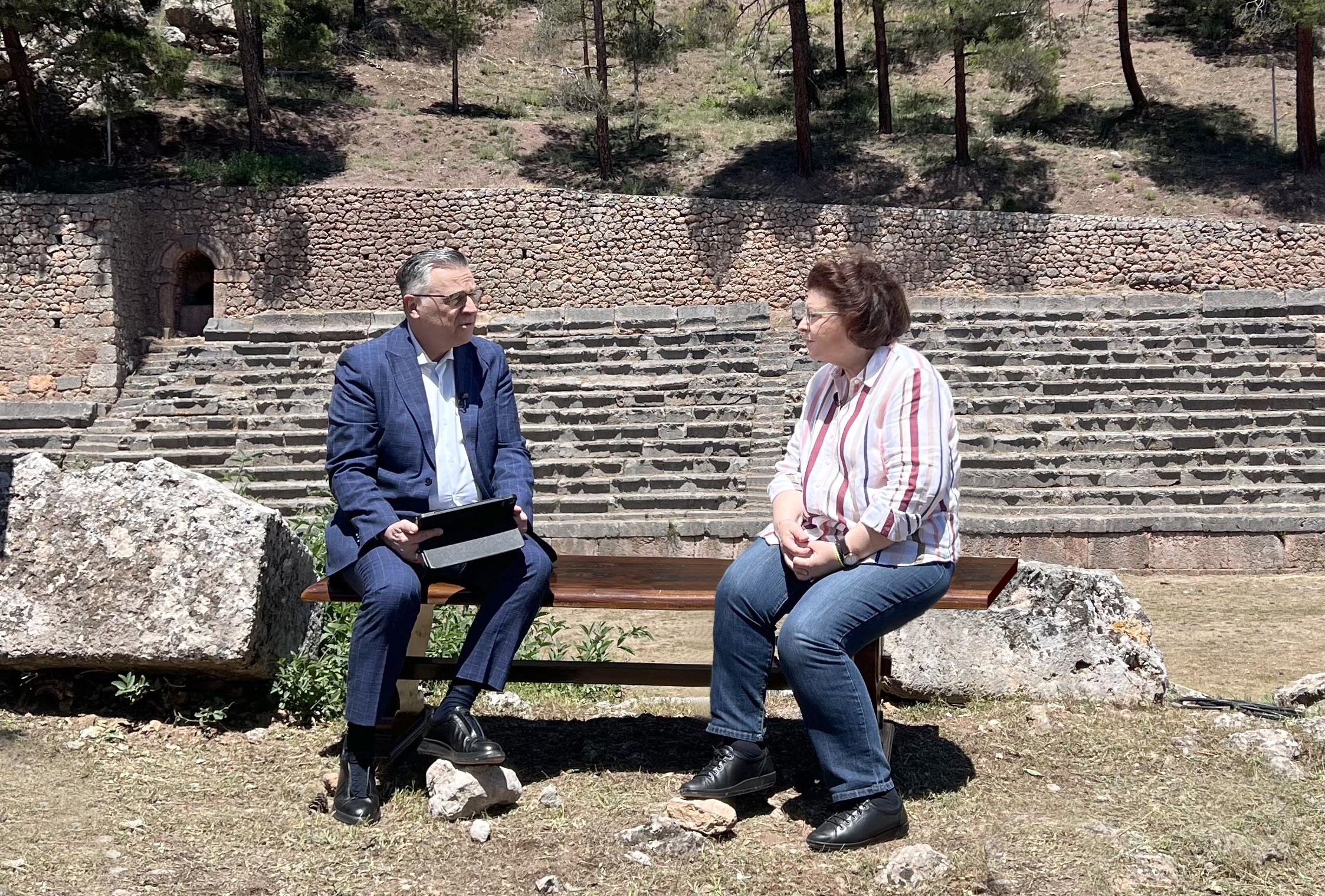 ΕΡΤNEWS: Η μαγεία των Δελφών στην εκπομπή «Στο κέντρο»