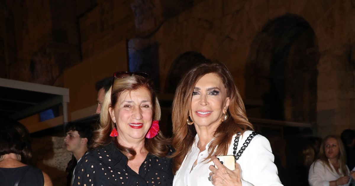 Μιμή Ντενίση: Οικογενειακή εμφάνιση στο Ηρώδειο - Το chic σύνολό της